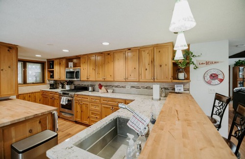 East Troy House | Stunning Family Lake House on Lake Beulah near Alpine Valley 90 min from Chicago