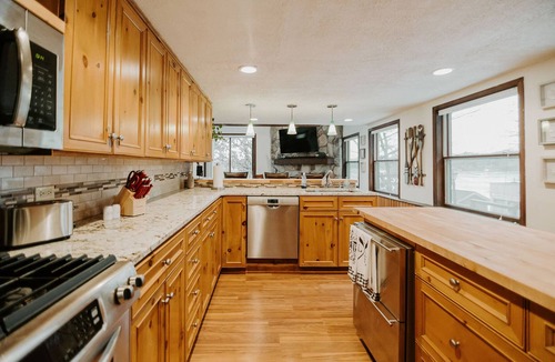 East Troy House | Stunning Family Lake House on Lake Beulah near Alpine Valley 90 min from Chicago