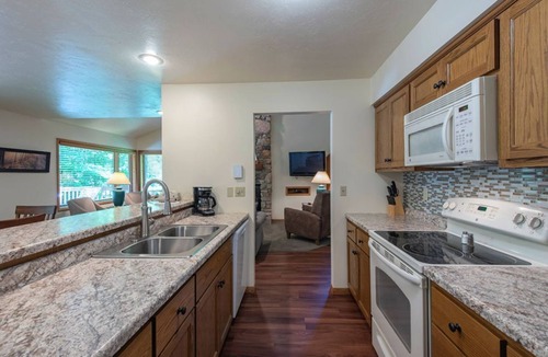 Baileys Harbor Condo | Stunning Lakefront 2BR Condo: Indoor Pool, Sauna, & Fireplace