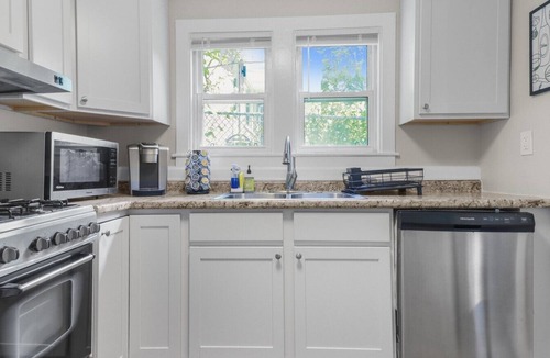 Highwood Apartment | Stylish 1 Bedroom Apartment 2 stops to Naval Base!
