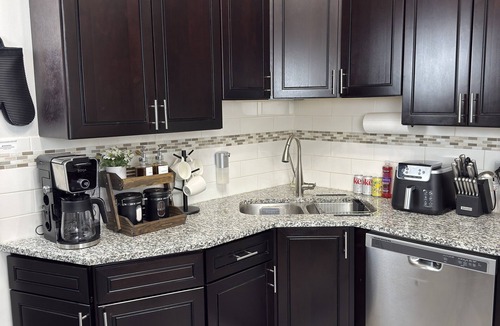 Hermosa Apartment | Stylish 2 Bedroom Aparment with Games and Free Parking