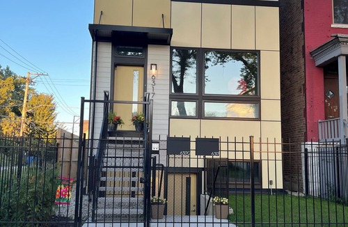 Woodlawn Apartment | Stylish 2BR Retreat Near Hyde Park, UChicago & Lake