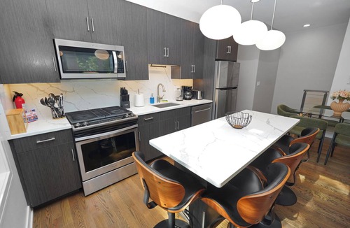University Village / Little Italy Hotel | Stylish 5BR West Loop Retreat with Optional Parking