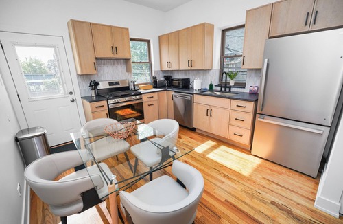 West Town Hotel | Stylish brand new 3BR Near West Loop/Fulton Market
