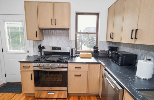 West Town Hotel | Stylish brand new 3BR Near West Loop/Fulton Market