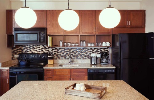 Downtown Chicago Apartment | Stylish Corner 2 Bedroom in the Heart of Chicago | Roof Deck