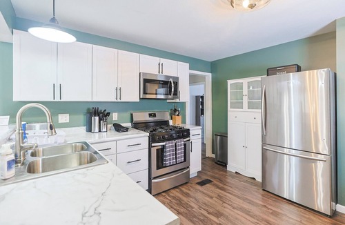 Georgetown House | Stylish Renovated 5-bedroom house in South Bend