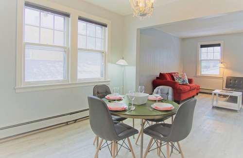 Skokie Condo | *Stylish & Spacious Getaway by Evanston/Skokie/NU