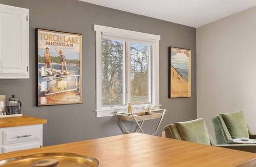 Douglas House | Stylish & Spacious Home | Hot Tub & 3-Season Deck