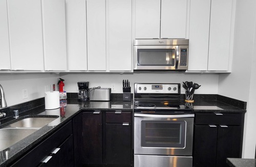 Westown Hotel | Stylish Westown 2BR Retreat 10 min to Fiserv Forum