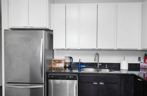 Westown Hotel | Stylish Westown 2BR Retreat 10 min to Fiserv Forum