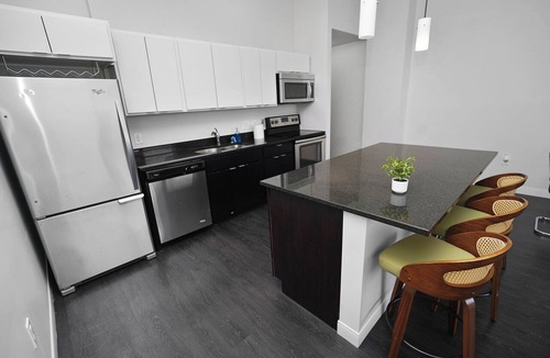 Westown Hotel | Stylish Westown 2BR Retreat 10 min to Fiserv Forum