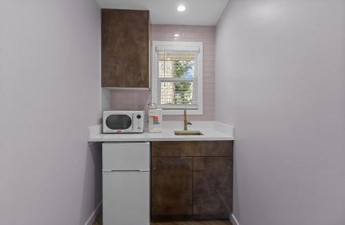 Williams Bay Apartment | Suite 2- The American Hotel Dwtn Williams Bay