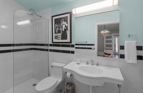 Williams Bay Apartment | Suite 3- The American Hotel Dwtn Williams Bay