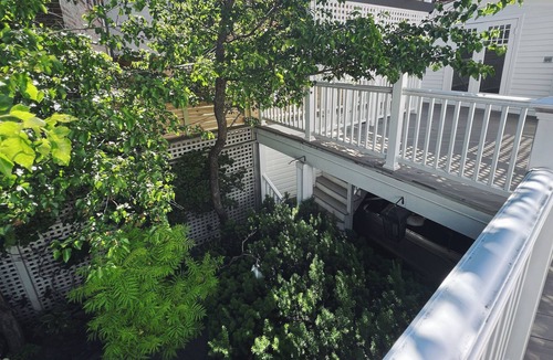 Lincoln Park House | Sun-filled 5-Bedroom home steps from the Lake, Park, Zoo and Restaurants