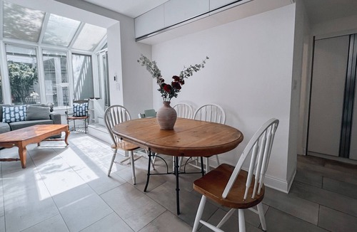 Lincoln Park House | Sun-filled 5-Bedroom home steps from the Lake, Park, Zoo and Restaurants