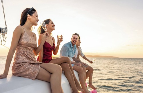 7th Arrondissement Boat Rental | Sun-Kissed Sailing Adventure to Viejo Puerto