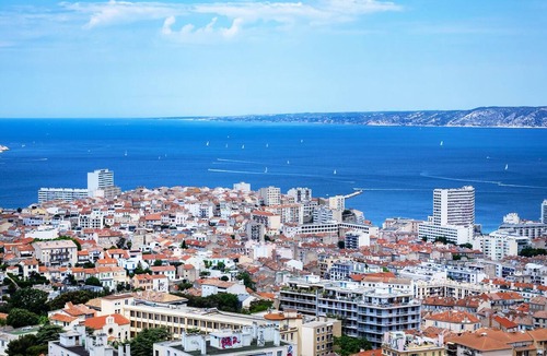 7th Arrondissement Boat Rental | Sun-Kissed Sailing Adventure to Viejo Puerto