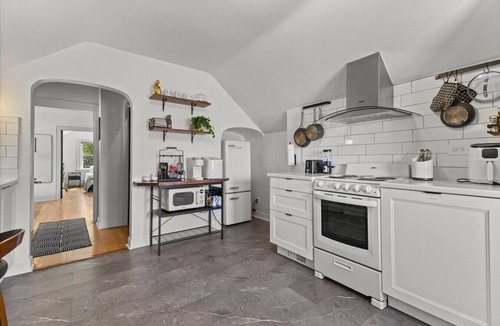 Milwaukee Apartment | Sunlit 2BR Upper Retreat