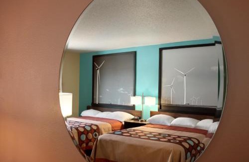 East Peoria Hotel | Super 8 by Wyndham East Peoria