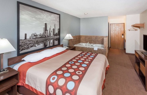 Pekin Hotel | Super 8 by Wyndham Pekin/Peoria Area