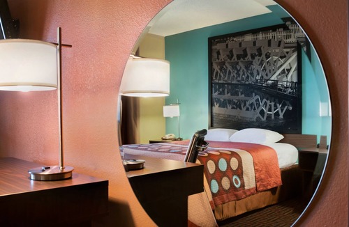 Peoria Hotel | Super 8 by Wyndham Peoria