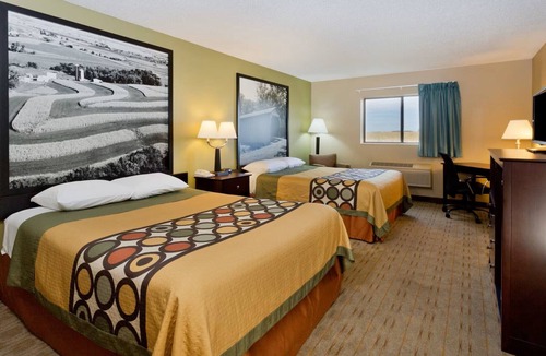 Rochelle Hotel | Super 8 by Wyndham Rochelle