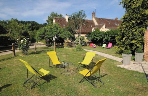 Dorceau Bed & Breakfast | Superb percheronne house surrounded by greenery. the fireplace will warm you up.