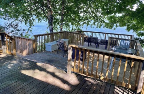 Munising House | Superior Pontoon Place overlooking Munising Bay