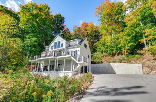 Suttons Bay House | Suttons Bay Near Wineries Hot Tub, Firepit