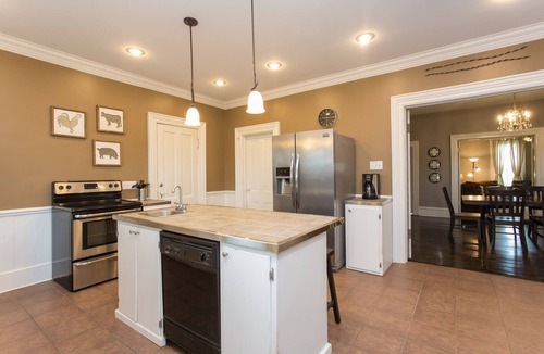 Buchanan House | SW Michigan Gateway to Wine Country. August dates and Labor Day available.