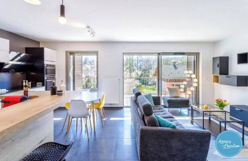 Menthon-Saint-Bernard Apartment | T4 Terre EO - close to Lake Annecy.