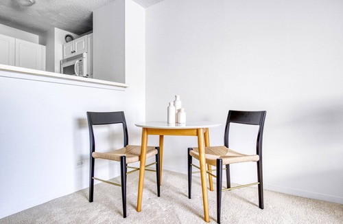Streeterville Apartment | Tasteful Streeterville 1BR w/Gym, Pool, near Navy Pier, by Blueground