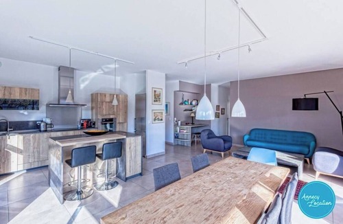 Menthon-Saint-Bernard Apartment | TERRE EO T5 On the ground floor-near the lake