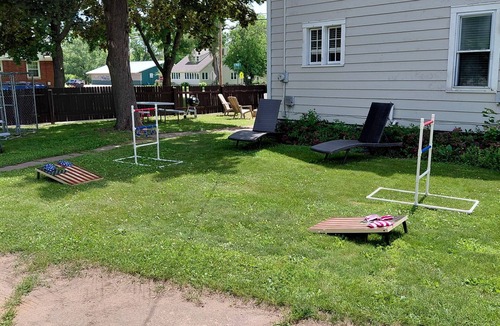 Waupaca House | The Birch House - Sleeps 8 - Downtown Waupaca