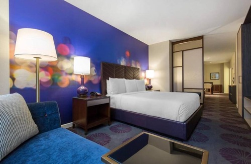 Streeterville Hotel | The Chicago Hotel Collection | Comfy Downtown Chicago Stay, Steps from Mag Mile