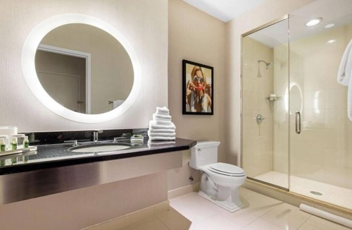 Streeterville Hotel | The Chicago Hotel Collection | Comfy Downtown Chicago Stay, Steps from Mag Mile