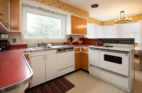 Lake Geneva House | The Doctor’s Inn – Lake Geneva Escape for 10!