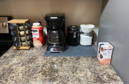 Racine House | The Gatsby! Pro Cleaned, Self Check In Sleeps 12
