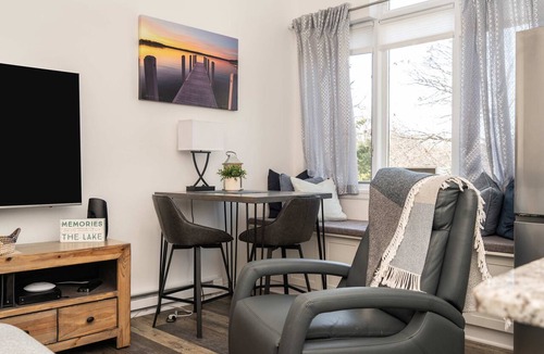 Lake Geneva Condo | The Hideaway at Hayloft Lodge – Chic & Unique Stay