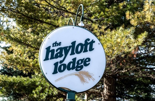 Lake Geneva Condo | The Hideaway at Hayloft Lodge – Chic & Unique Stay