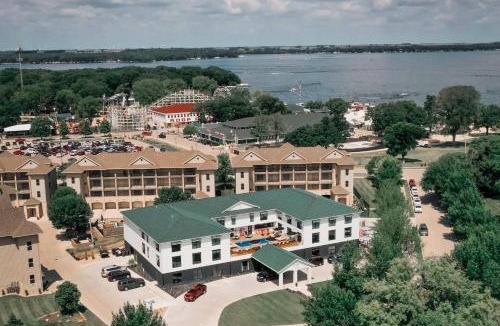 West Okoboji Hotel | The Inn Hotel Lake Okoboji, an Ascend Collection Hotel