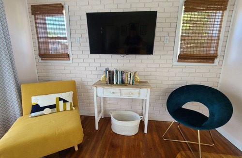 Slatterly Park House | The Little House | 1 mi from downtown, Love Pets!