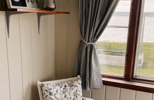 Whitehall House | The Little Pearl on White Lake…a perfect get away!