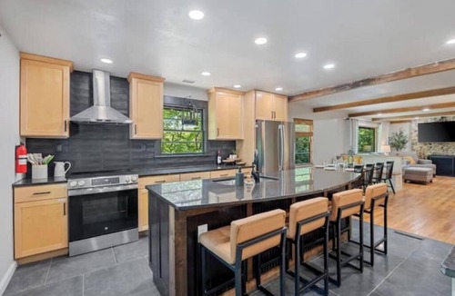 Marshall House | The Lodge at The Narrows Cabins