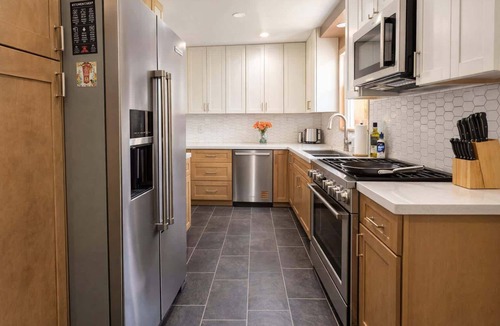 West Chicago House | The Orchard House/King Bed/Privacy/Walking Trail