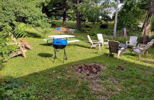 Waupaca House | The Pine House - Sleeps 8 - Downtown Waupaca