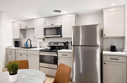 Morton Apartment | The Silo 7 - 2 FULL BA Double Delight
