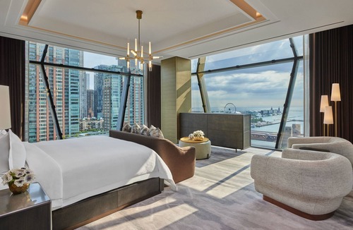 Near East Side Hotel | The St. Regis Chicago