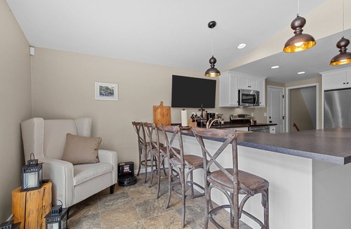 Ashwaubenon House | THE STADIUM HOUSE W/LAMBEAU FIELD IN YOUR BACKYARD IS OPEN FOR PACKER SEASON!